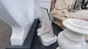 Подставка для стекла фигурная из мрамора